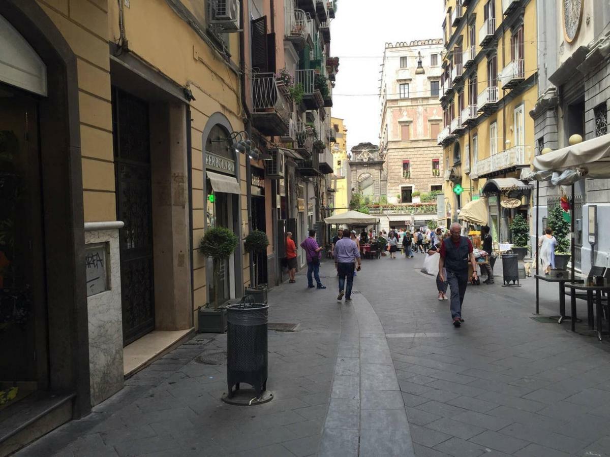 Appartamentino 116 Via Chiaia Naples Luaran gambar