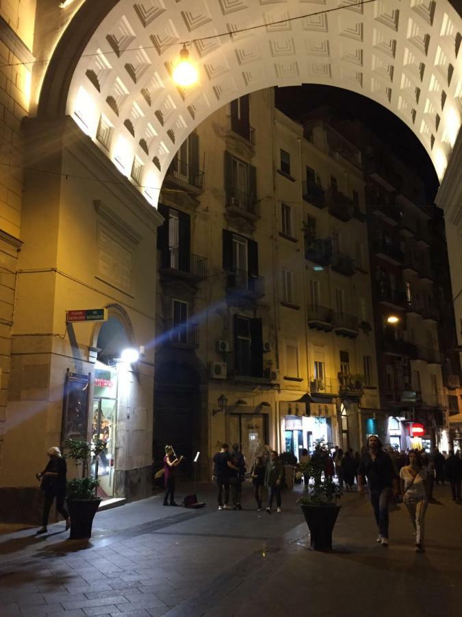 Appartamentino 116 Via Chiaia Naples Luaran gambar