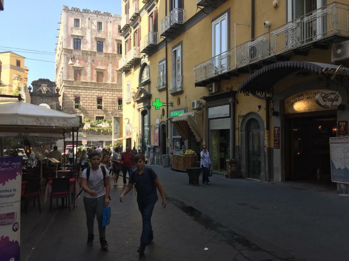 Appartamentino 116 Via Chiaia Naples Luaran gambar