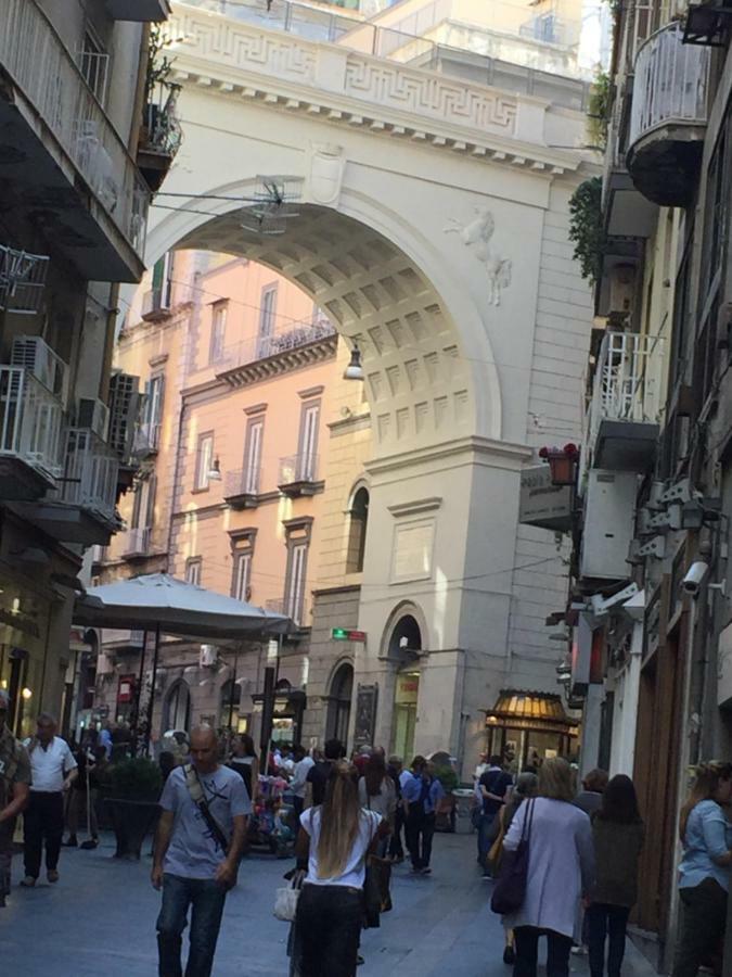 Appartamentino 116 Via Chiaia Naples Luaran gambar