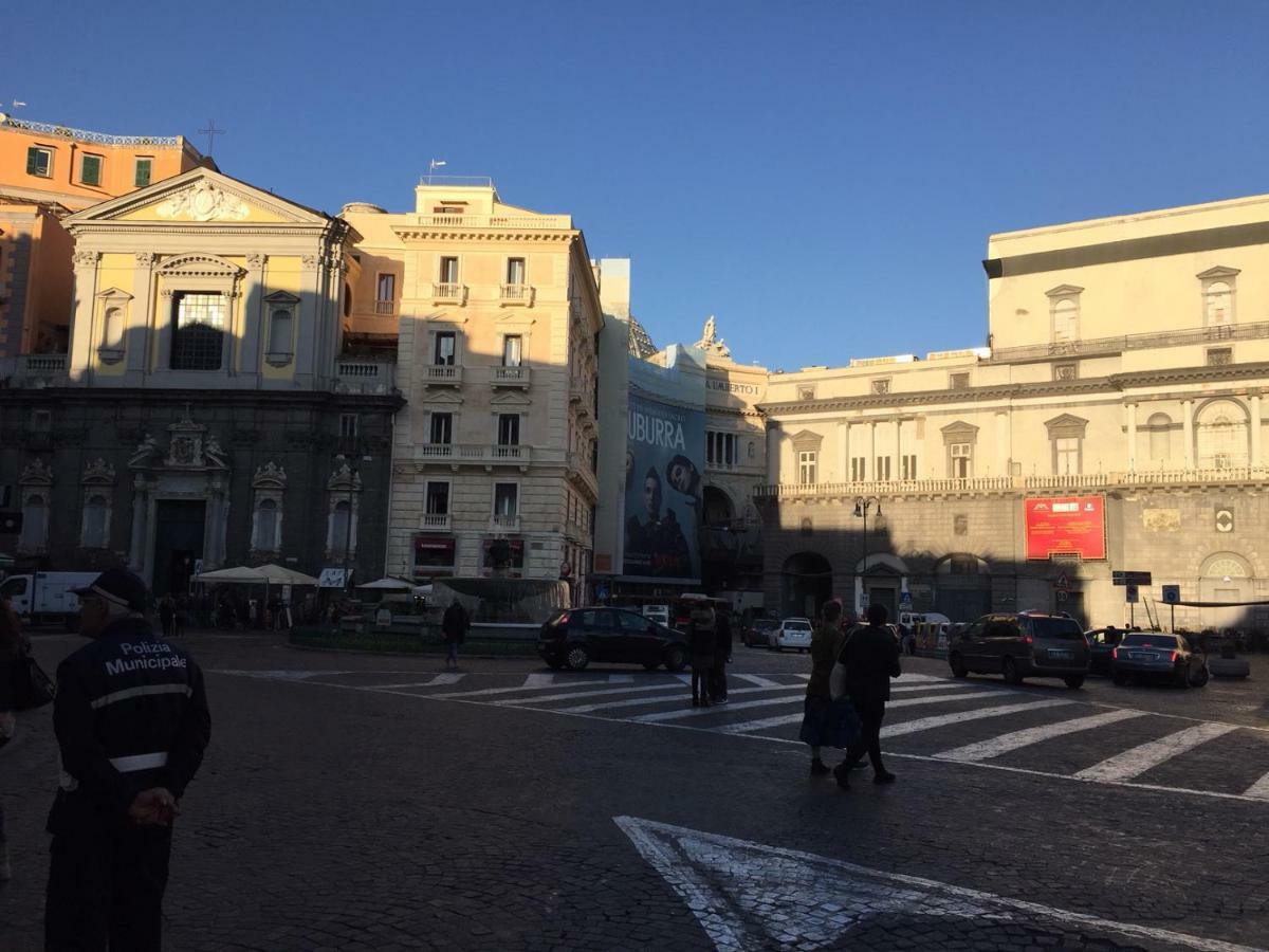 Appartamentino 116 Via Chiaia Naples Luaran gambar